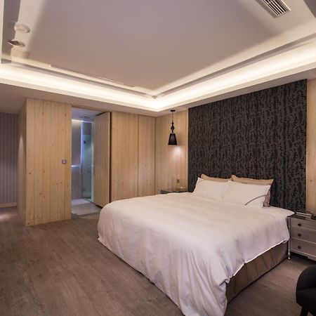 U-Her Hotel Taichung Esterno foto