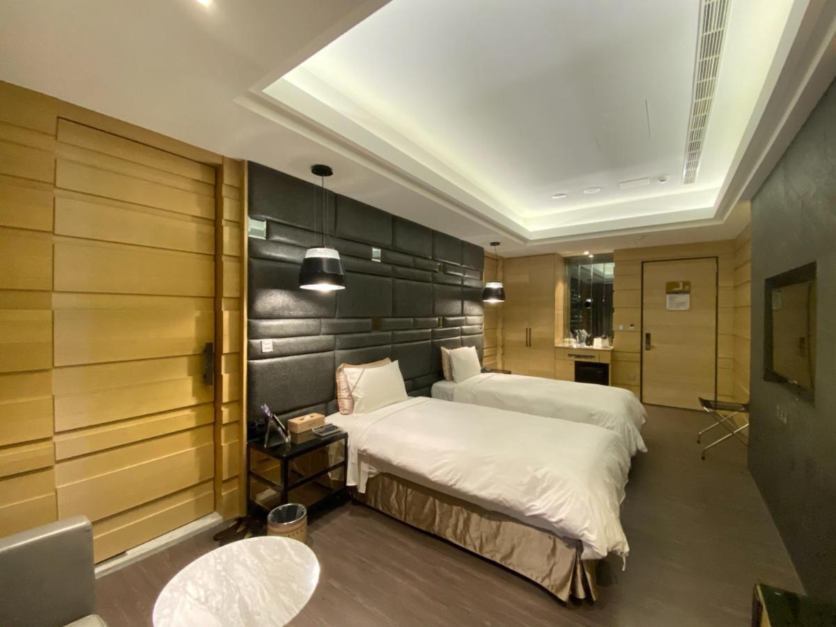 U-Her Hotel Taichung Esterno foto