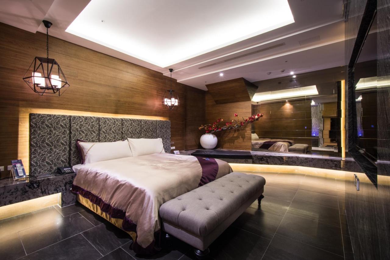 U-Her Hotel Taichung Esterno foto