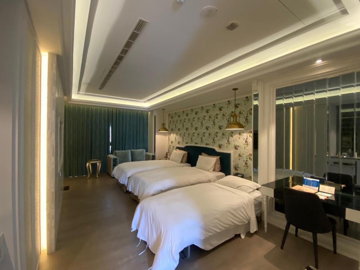 U-Her Hotel Taichung Esterno foto