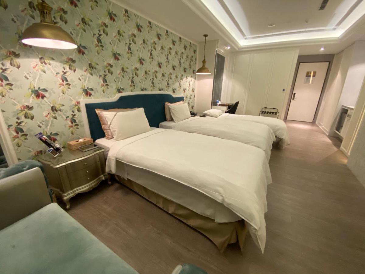 U-Her Hotel Taichung Esterno foto