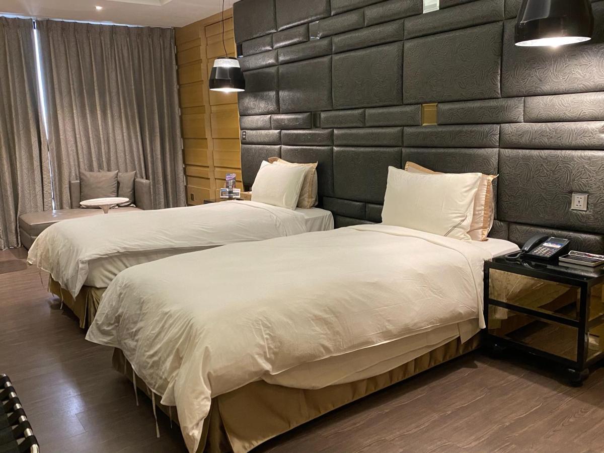 U-Her Hotel Taichung Esterno foto