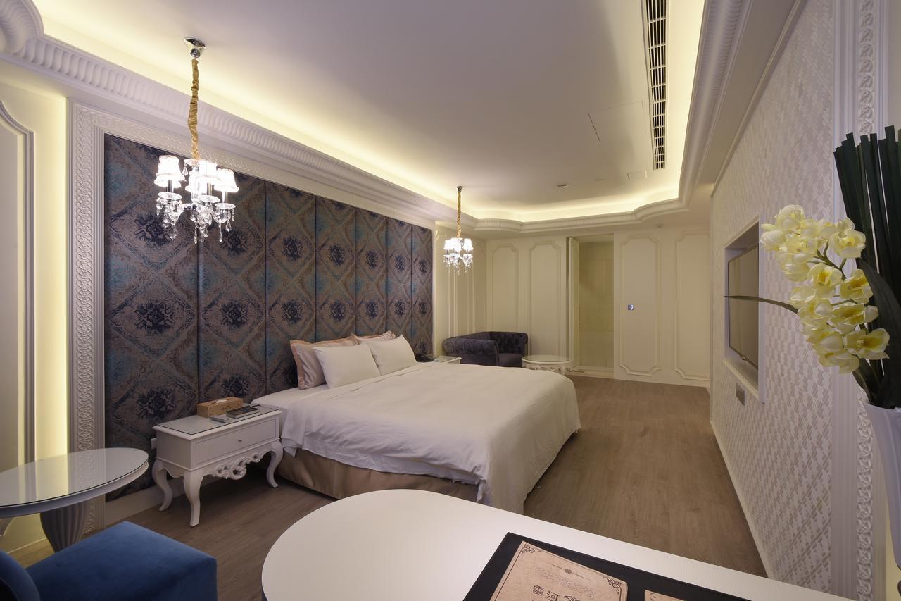 U-Her Hotel Taichung Esterno foto