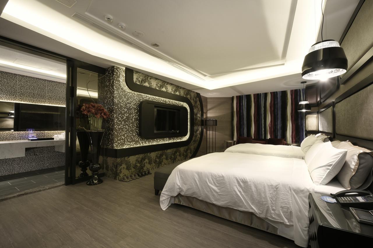 U-Her Hotel Taichung Esterno foto