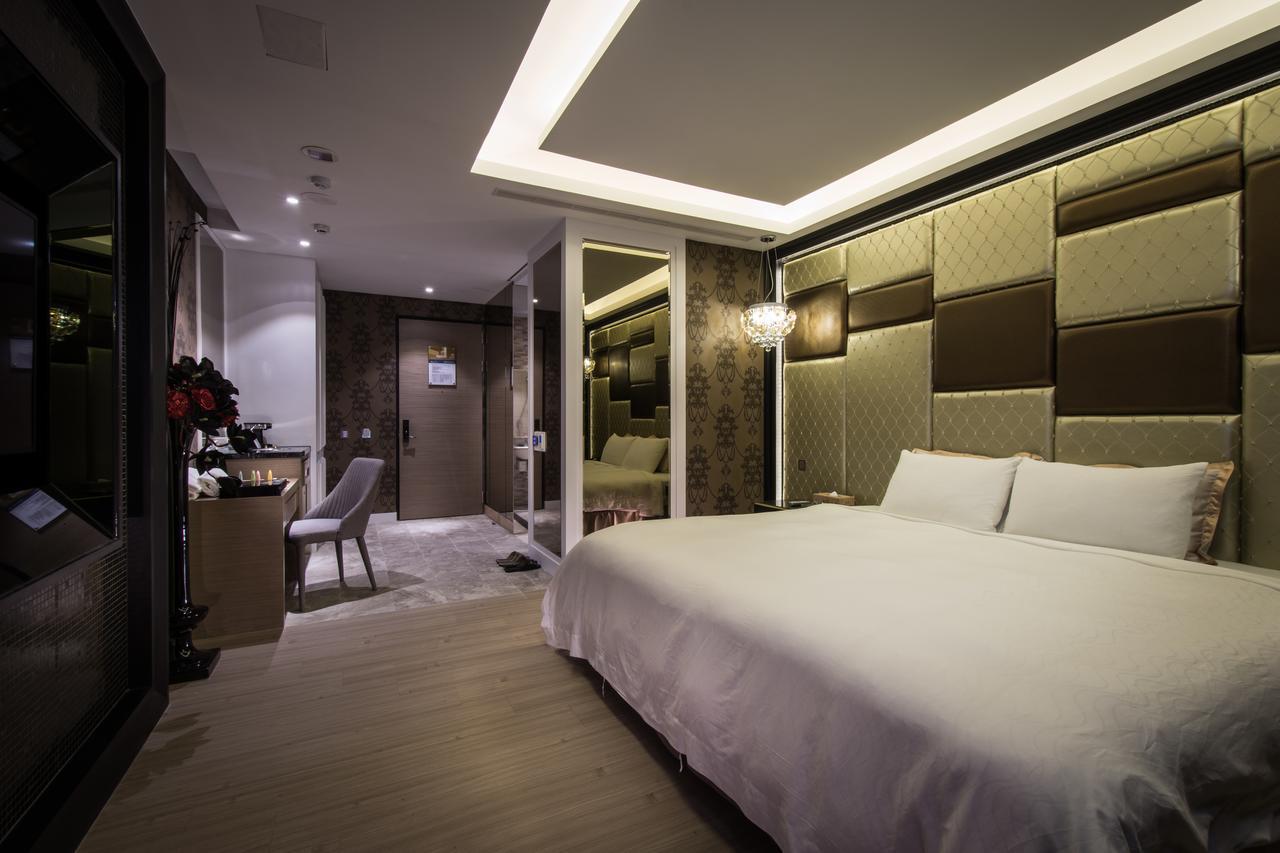 U-Her Hotel Taichung Esterno foto