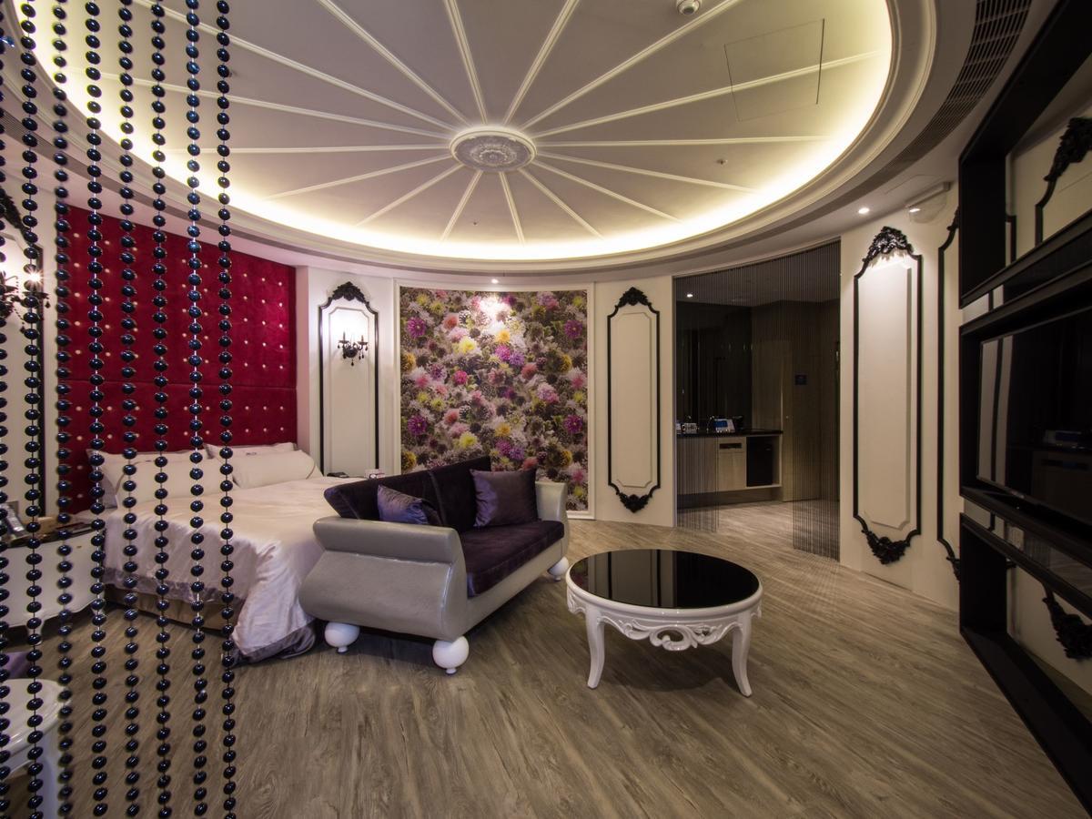 U-Her Hotel Taichung Esterno foto