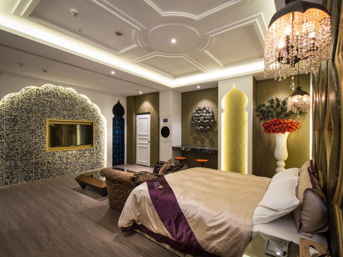 U-Her Hotel Taichung Esterno foto