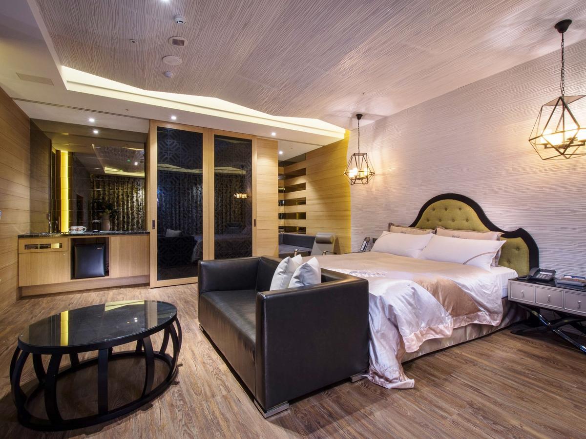 U-Her Hotel Taichung Esterno foto