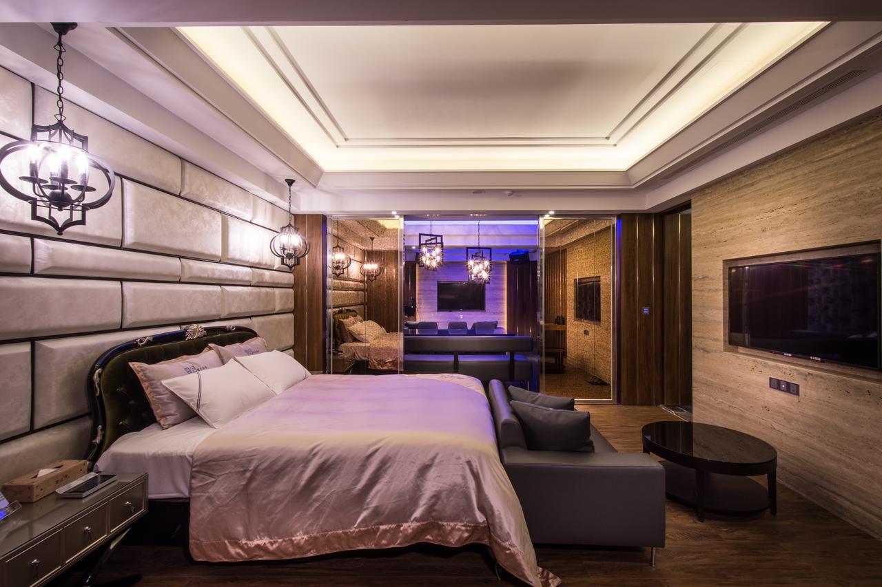 U-Her Hotel Taichung Esterno foto