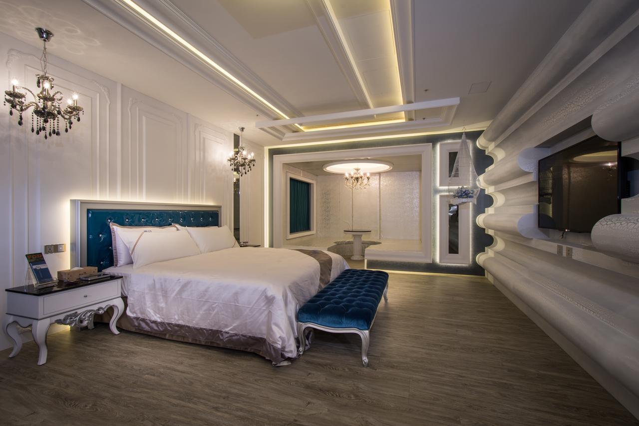 U-Her Hotel Taichung Esterno foto