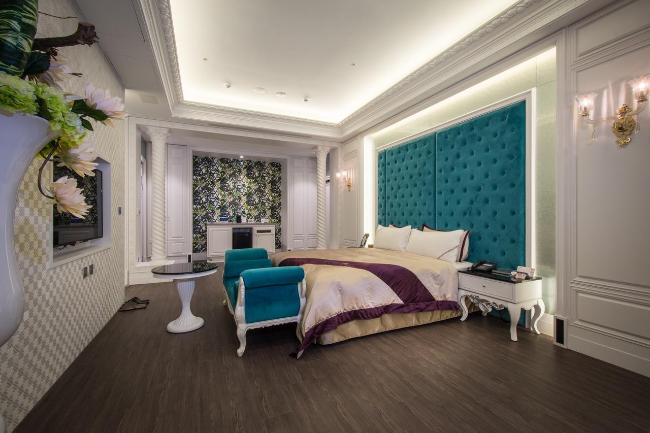 U-Her Hotel Taichung Esterno foto