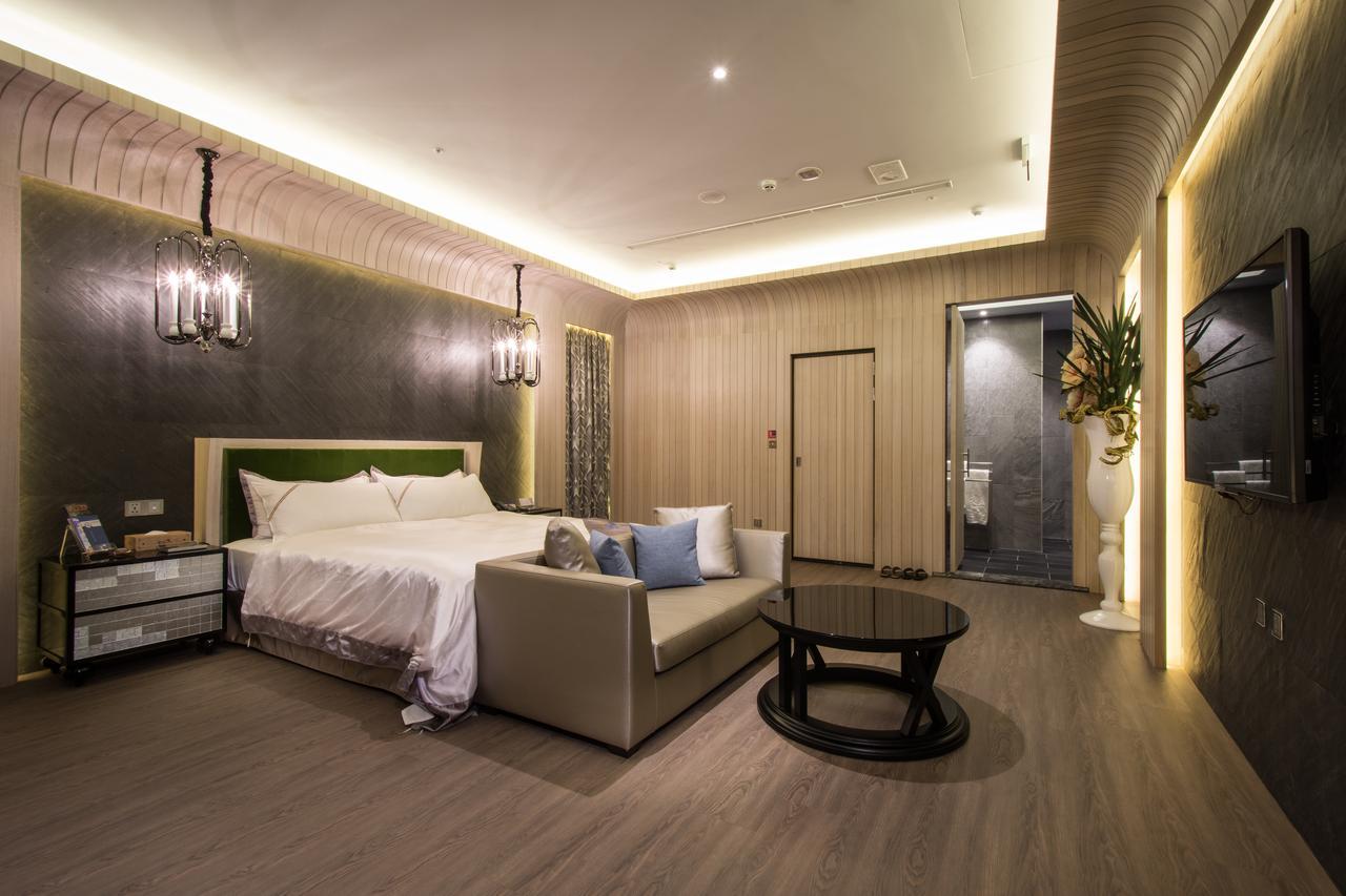 U-Her Hotel Taichung Esterno foto