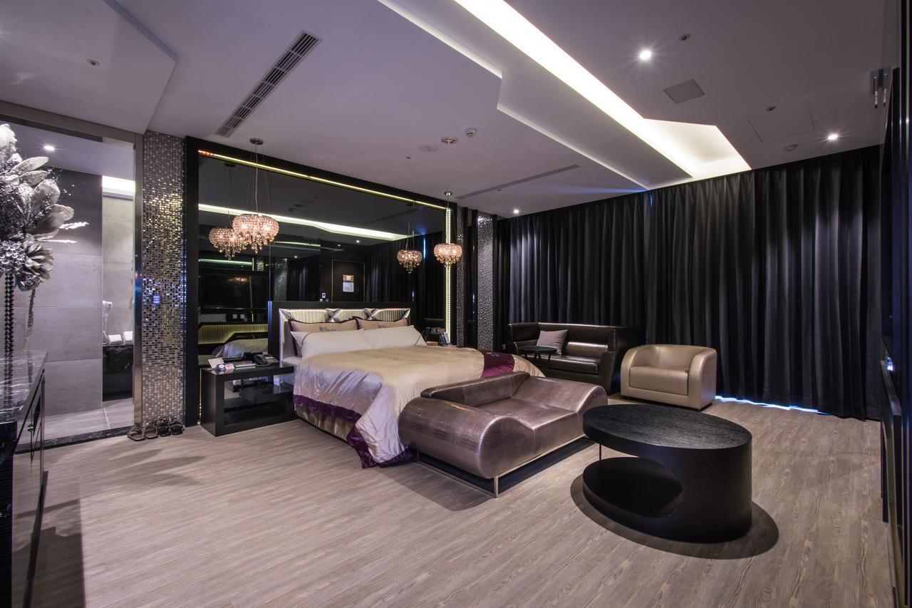 U-Her Hotel Taichung Esterno foto