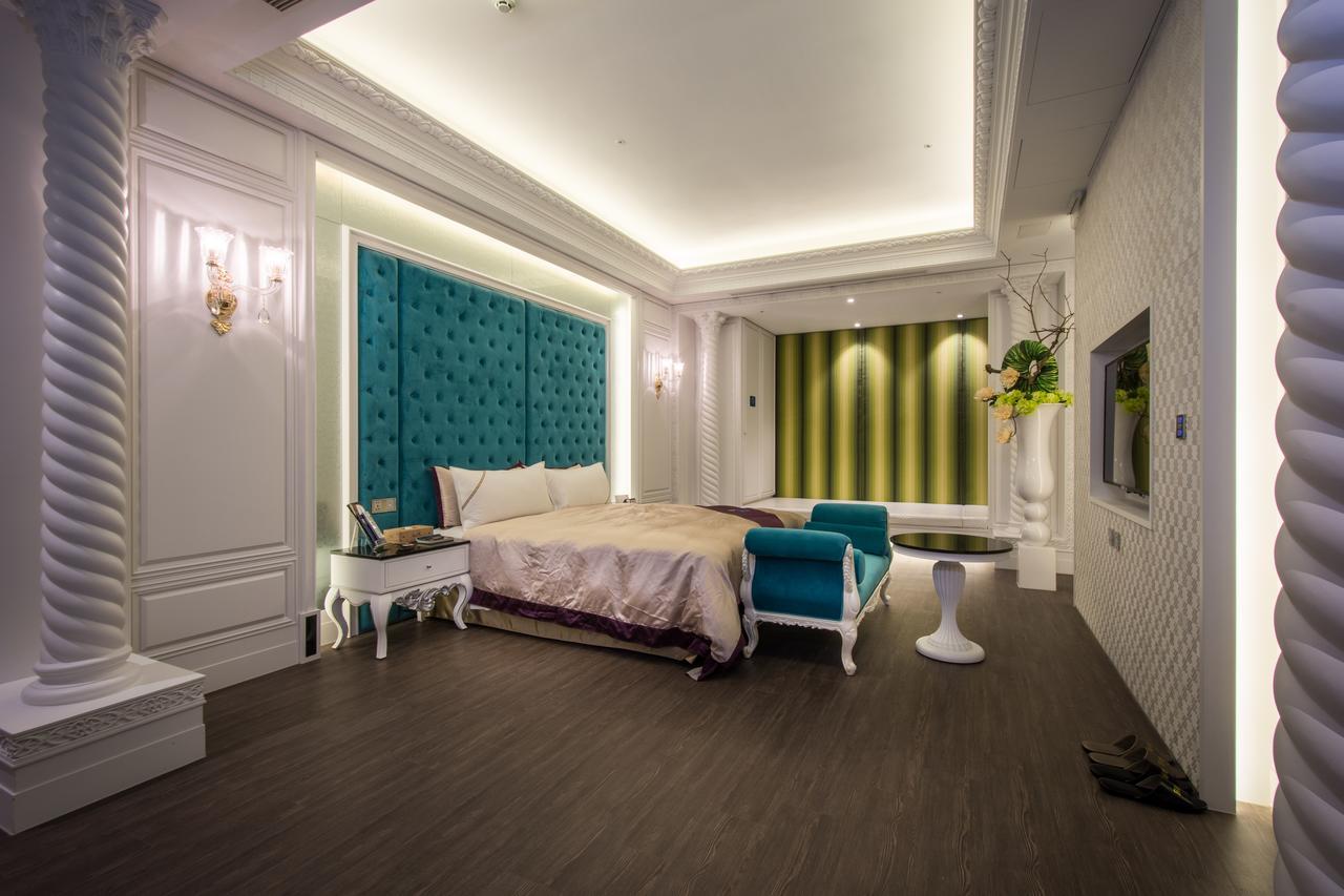 U-Her Hotel Taichung Esterno foto