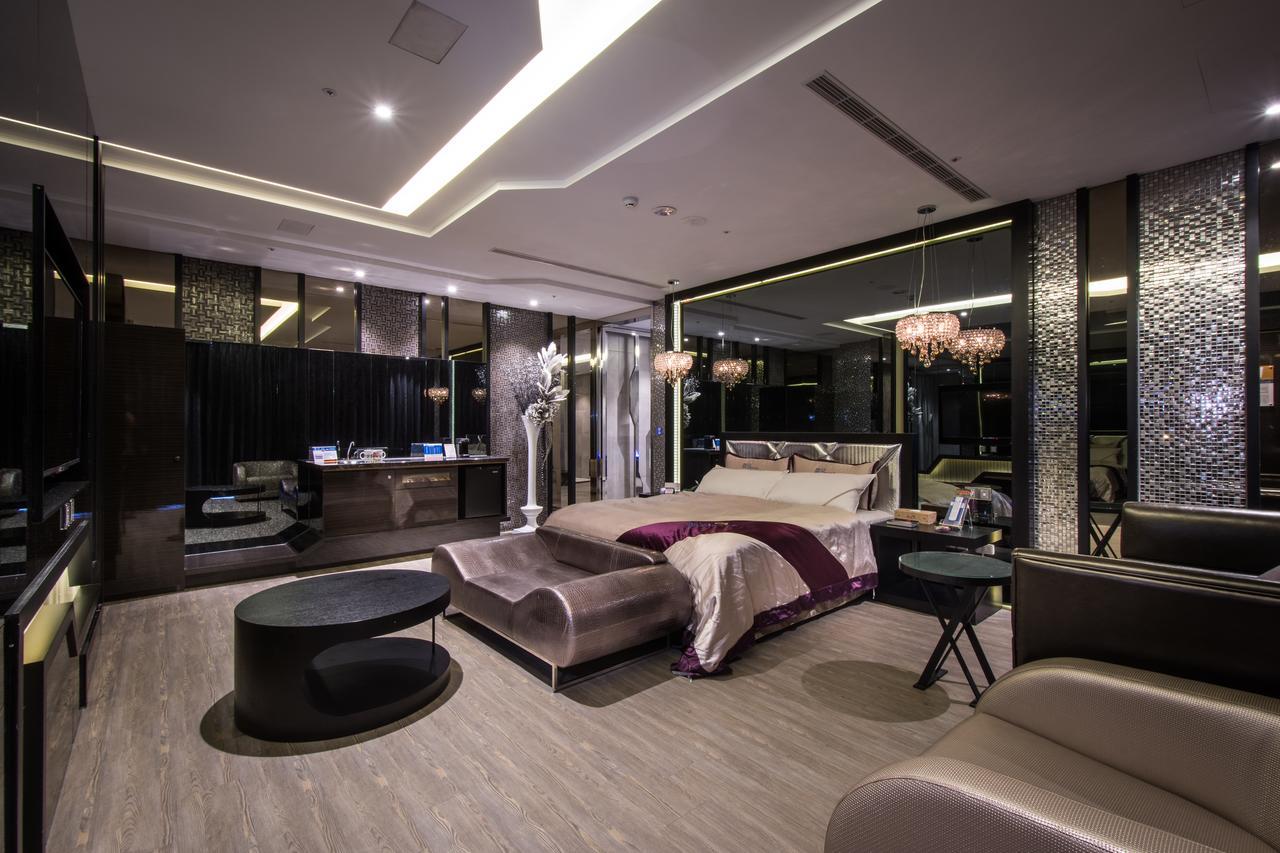 U-Her Hotel Taichung Esterno foto