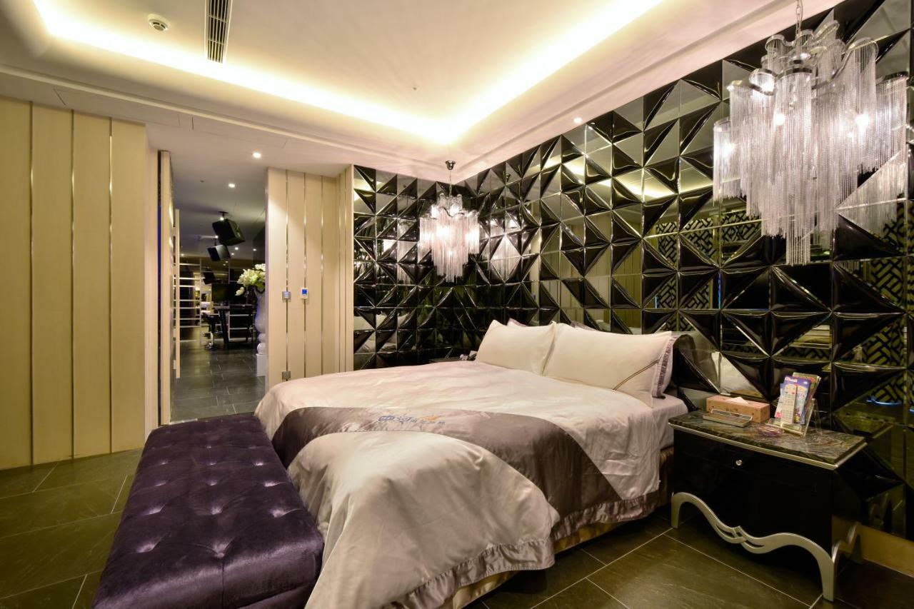 U-Her Hotel Taichung Esterno foto