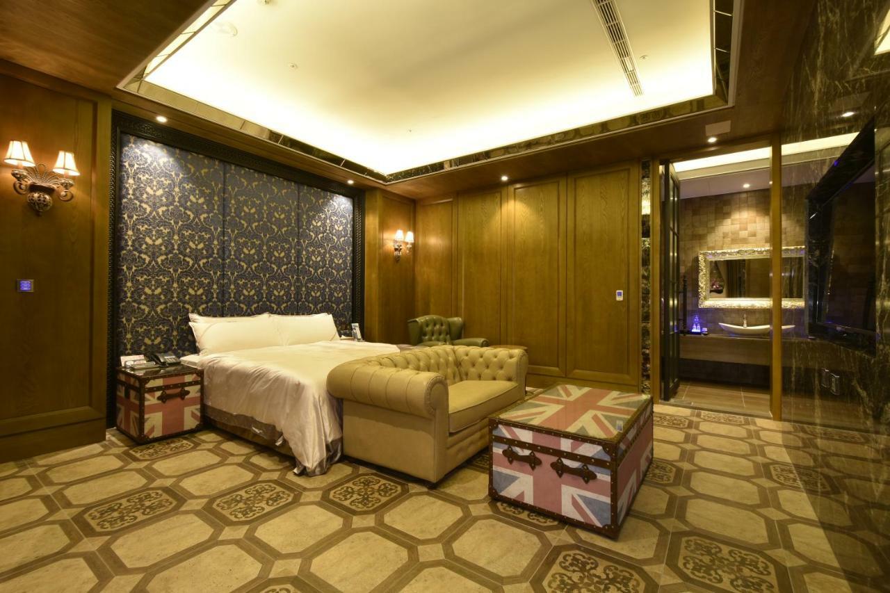 U-Her Hotel Taichung Esterno foto