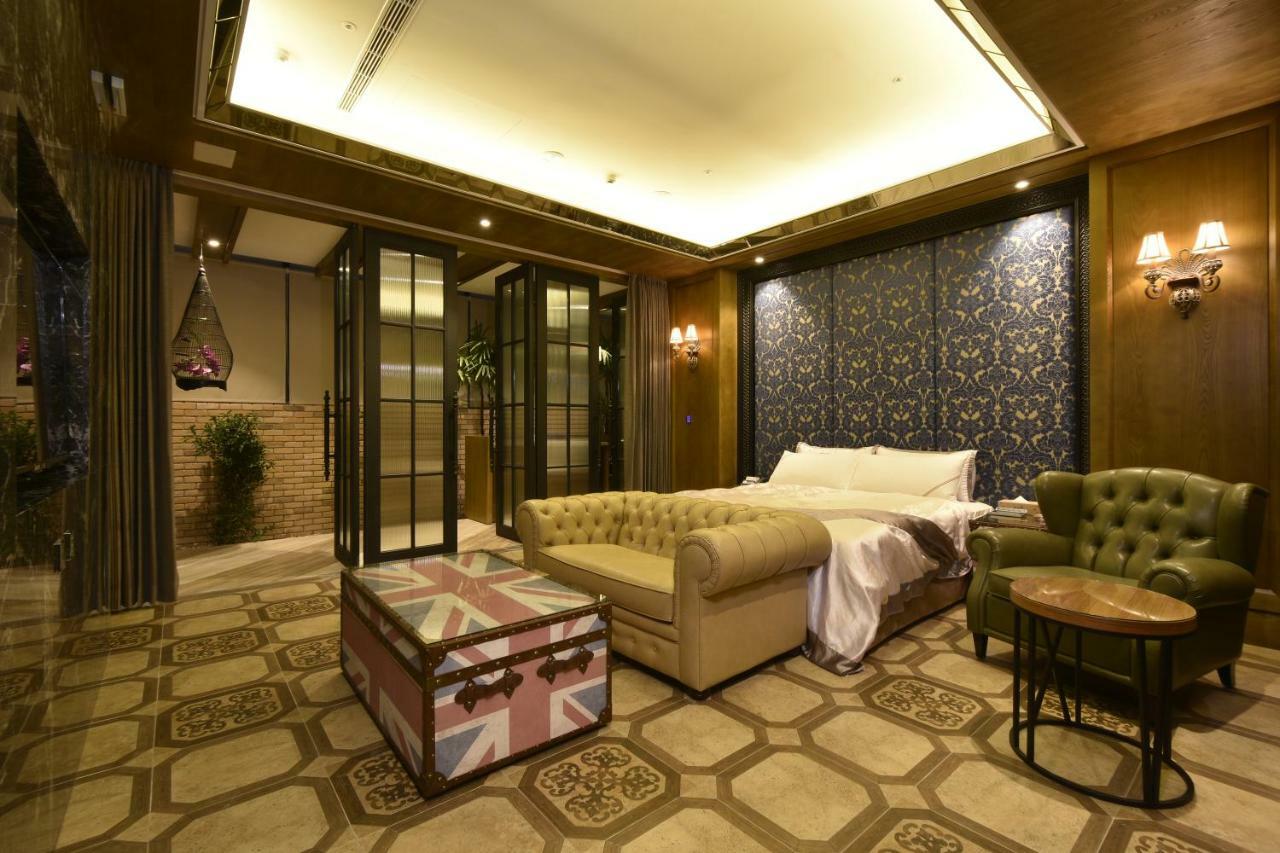 U-Her Hotel Taichung Esterno foto