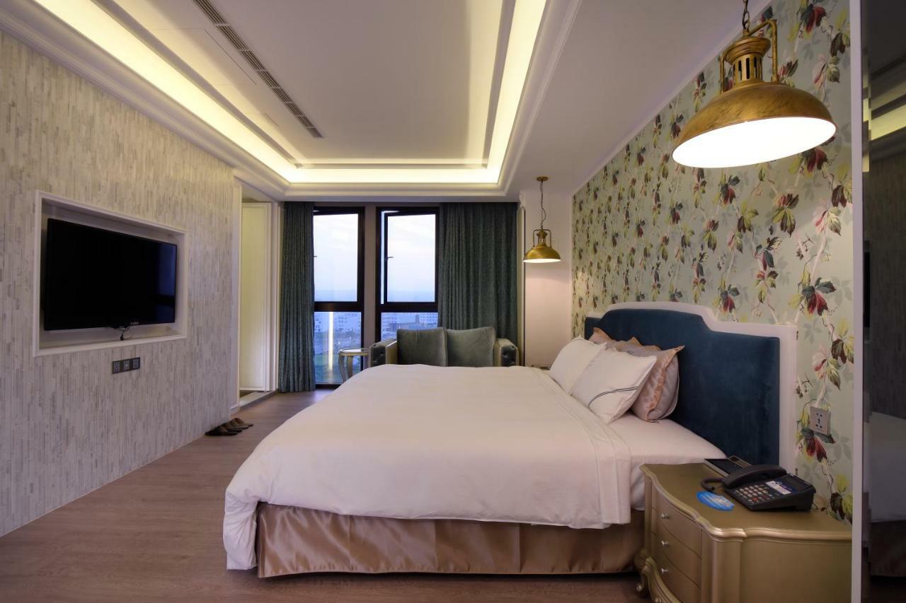 U-Her Hotel Taichung Esterno foto