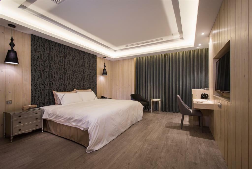 U-Her Hotel Taichung Esterno foto