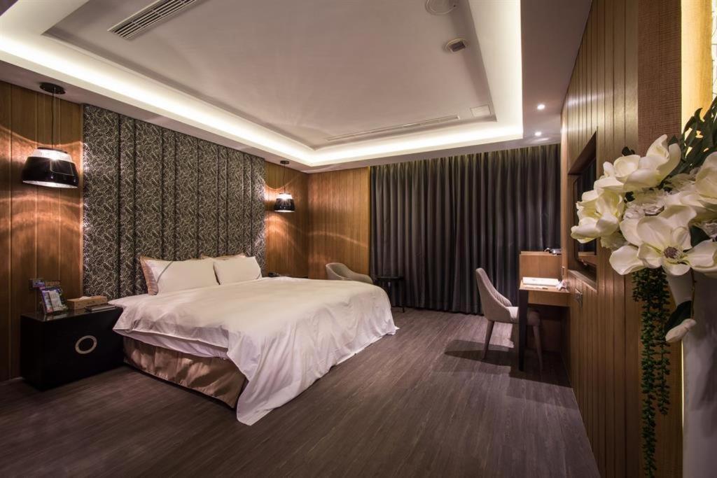 U-Her Hotel Taichung Esterno foto